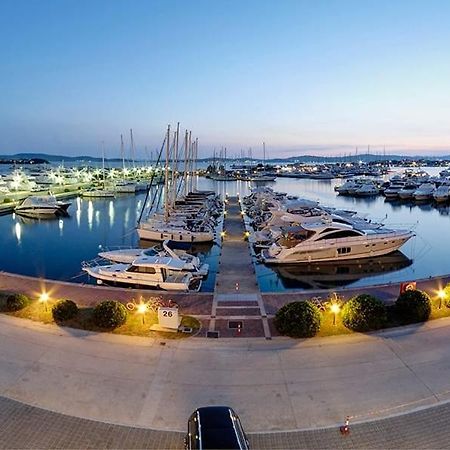 Apartments Emanuela ซูโกชัน ภายนอก รูปภาพ