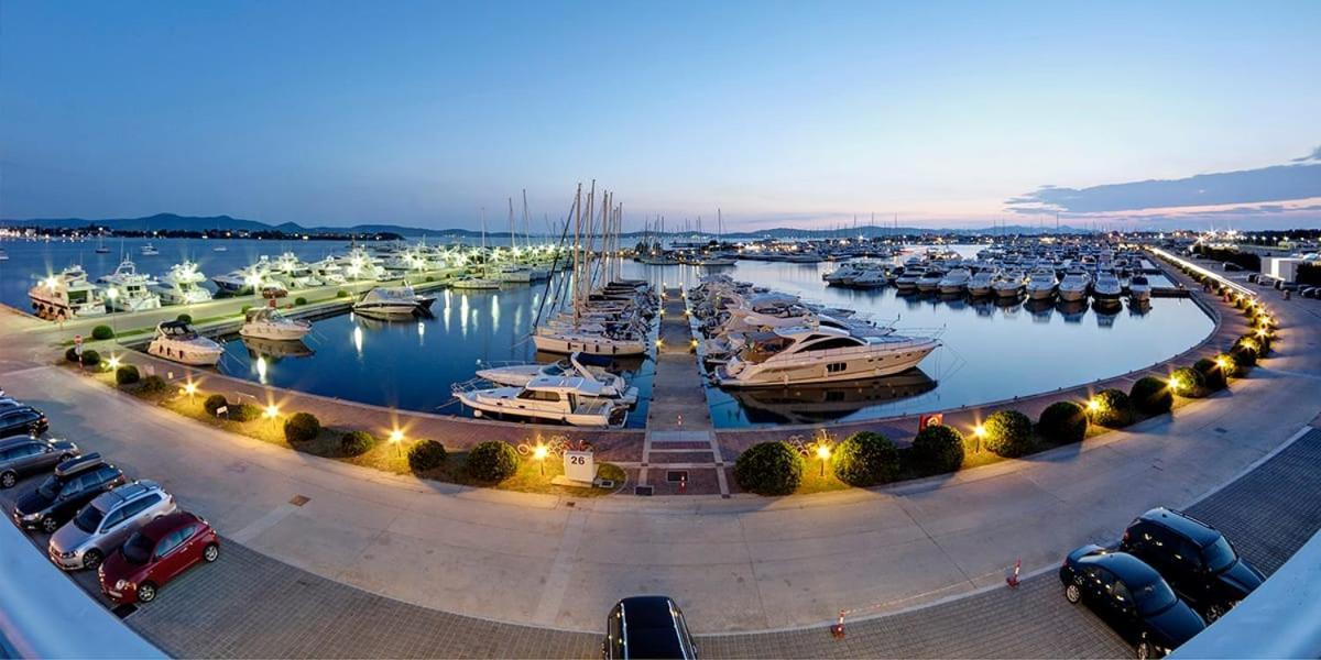 Apartments Emanuela ซูโกชัน ภายนอก รูปภาพ
