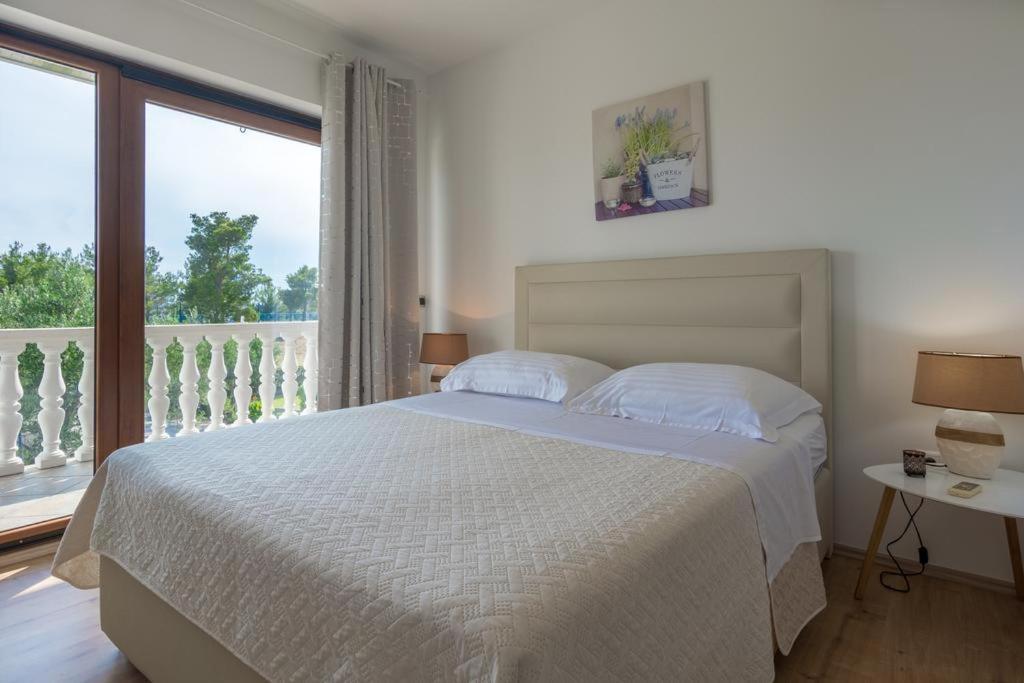 Apartments Emanuela ซูโกชัน ภายนอก รูปภาพ